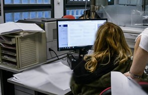 Άρση μονιμότητας για όλους τους δημοσίους υπαλλήλους